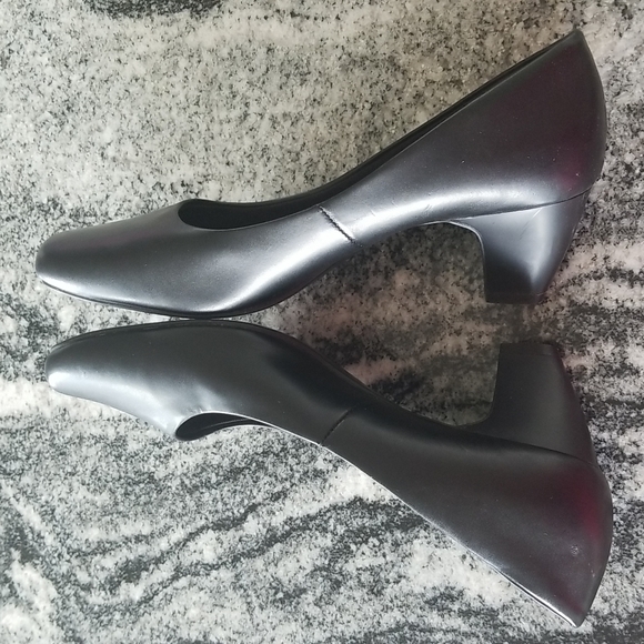 ***Sold*** Comfort Plus Classic Black Low Heel Sz 7 - Picture 3 of 8